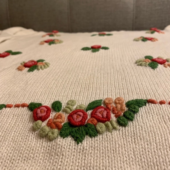 Vintage sweater with floral embroidery - Picture 5 of 6